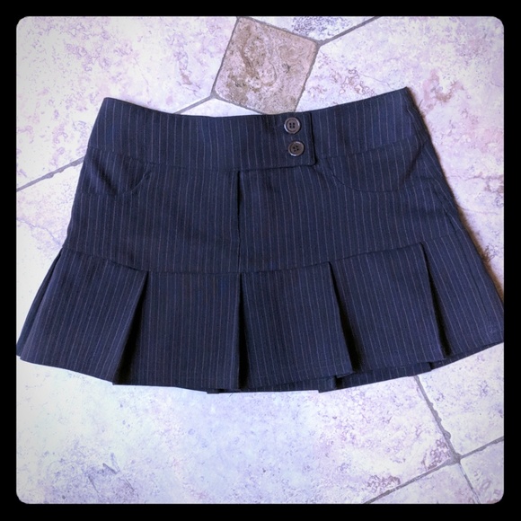 NY Invasion Pinstripe Pleated Mini Skirt - Picture 1 of 3